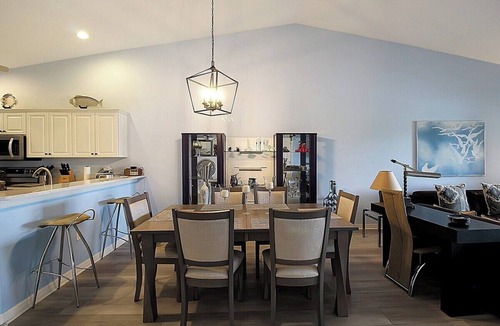 Sarasota Condo | Well-appointed lakefront condo | Heritage Oaks County Club - Bellevue