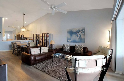 Sarasota Condo | Well-appointed lakefront condo | Heritage Oaks County Club - Bellevue