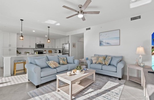 Venice Apartment | Wellen Park G&CC - 2/2 unit on 3rd floor