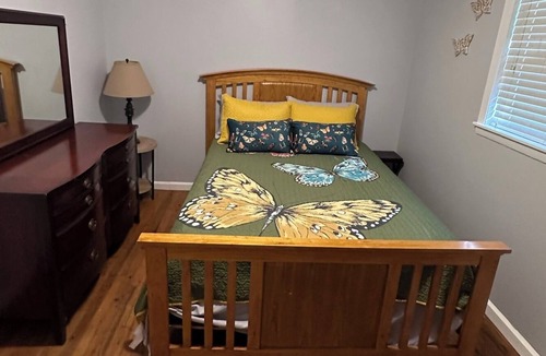 Bellview House | West Pensacola BoHo! Centrally Located Home That Sleeps 10!