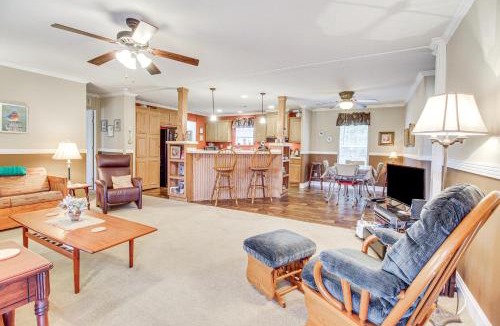 Claxton House | WFH-Friendly: Rural & Secluded Gem in Claxton!