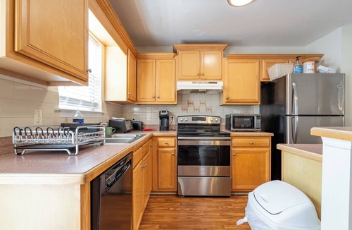 Dallas House | Whispering Pines Retreat with Fast WIFI/Smart TV and Coffee Maker