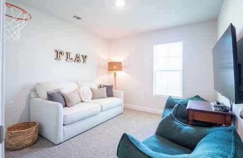 Briggston House | Wild Adventures Family Retreat