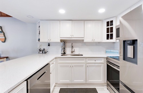 New Smyrna Beach Condo | Win-San A214 Ocean View 2/2 Fully Renovated Unit! Steps to Flagler Avenue!