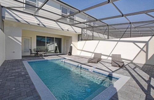 Davenport House | Windsor Island 5 Bed Townhouse splashpool 4500WI