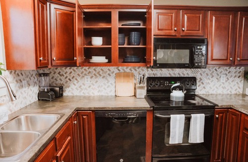 Kathleen House | Wingfield Mid-Term Retreat ~Pet & Family Friendly