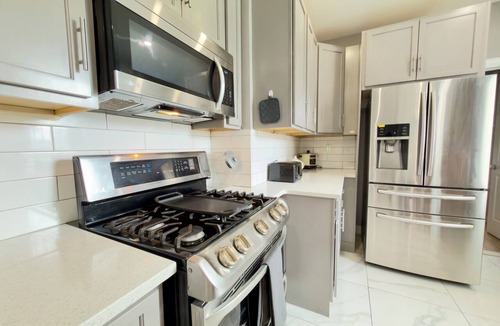 Ampere Apartment | Wonderful 3-bedroom South American apartment parking & WiFi.