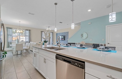 Kissimmee Ski Chalet | Wonderful Townhouse 5Beds/4Baths/Pool/5 Min Disney