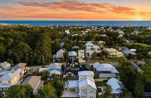 Gulfview Heights House | Woodland Shores by AvantStay