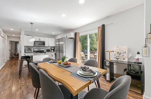 Clarkdale House | Work & Family Fun for 10! ATL Charm Near Six Flags