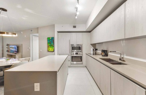 Hollywood South Central Beach Condo | World Cup Miami 2026 | 1BR Suite | Ocean Views