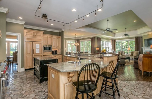 Eatonton House | WOW! 20% Off Until 2027 | Estate, Pool, Hot Tub, Boat, Fire Pit, Docks, Lake