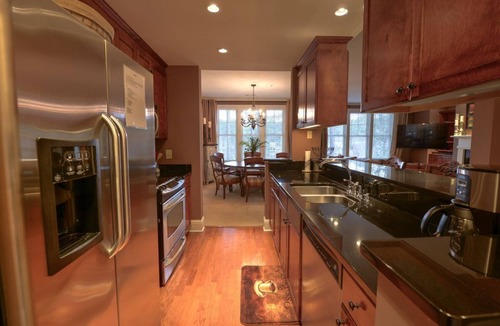 Greensboro Condo | WOW! 30% Off Until Oct. 1st | Walk to Ritz, Golf Front, 3 King Beds, Book Now