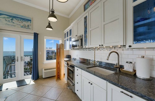 Gulf Place Condo | WOW! Water View Corner Unit, Free Wine + Bottled Water Arrival Gift