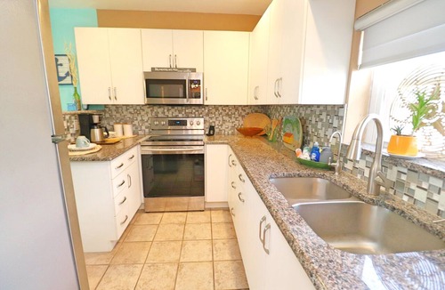 New Smyrna Beach Apartment | Wowzer! Beach & Flagler Ave Fun!