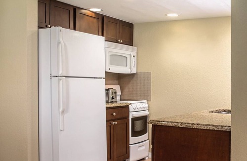 Survey Creek Condo | Wyndham Palm-Aire | 1BR Suite Pool & Resort Access