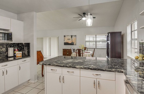 Davie House | Yard & Patio! Lakefront Family Escape in Sunrise