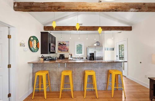 San Juan Villa | Yew! Steps to Beach- 2 Bikes- Dog Friendly