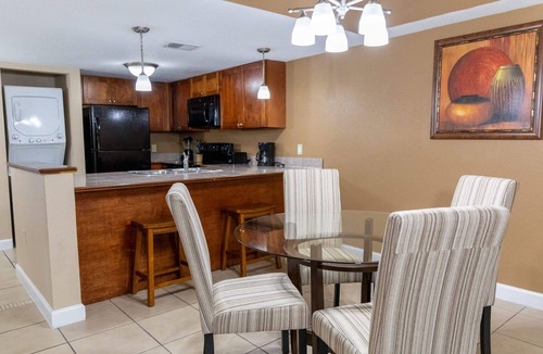 Kissimmee Hotel | You Found it! Kissimmee Getaway! Free Parking, Playground, Onsite Tennis Court