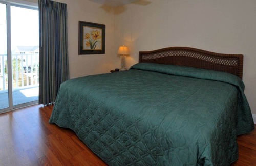 Crescent Beach Villa | You Found It! Spacious Luxury 8 Bedroom Villa! 6.5 Bath, WiFi, Pool, Hot Tub