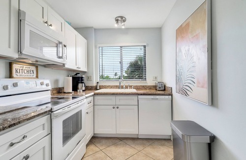 Bella Vista Condo | You will love it here! - large 2 story Condo, 3 min walk from beach