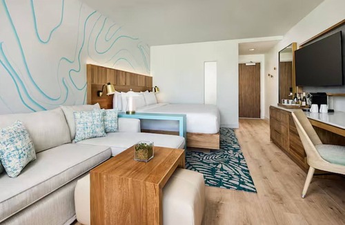 Marathon Hotel | Your Gateway to a Perfect Getaway! 2 Units, Outdoor Pool, Pets Are Welcome!