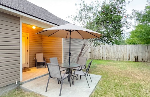 Valdosta House | Your Getaway Spot, Cozy , Charming perfect to Relax and Unwind