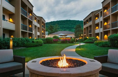 Mahwah House | Your Home Away From Home! FREE Parking, Onsite Pool, Pets Allowed!