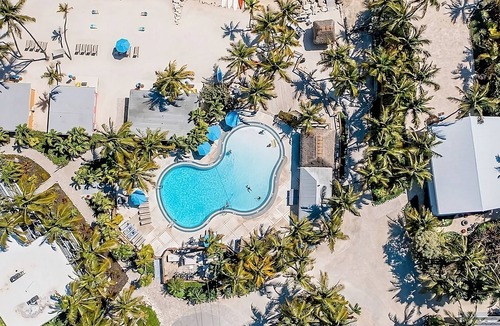 Islamorada Villa | Your Key to Unforgettable Island Moments! 2 Relaxing Units with Balcony!