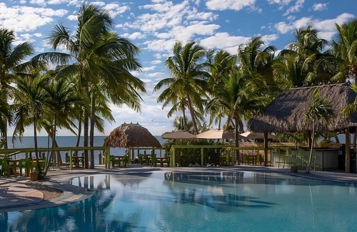Islamorada Villa | Your Key to Unforgettable Island Moments! 2 Relaxing Units with Balcony!