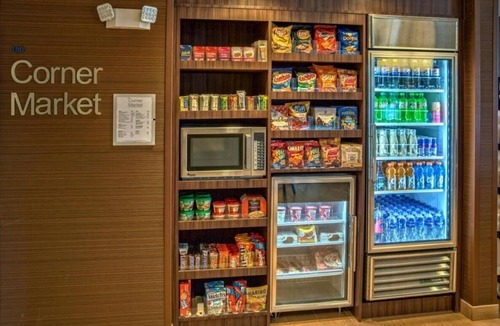 Florida Center Hotel | Your Orlando Adventure Starts Here! 2 Spacious Units, Swimming Pool + Breakfast!
