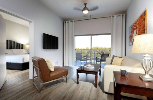Celebration Hotel | Your Orlando Escape | Infinity Pool. Gym. 1BR