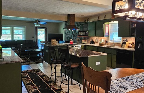 Mountville House | Your Own Private Paradise - Charming 3-bedroom Farmhouse with Private Pool