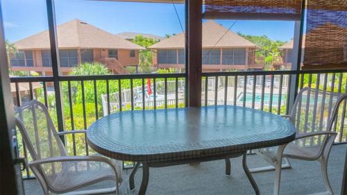 Sanibel House | Your Perfect Getaway Awaits - Sanibel Island Villa with Private Beach - Pet Friendly - Signal Inn 11