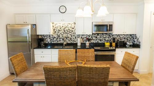 Sanibel House | Your Perfect Getaway Awaits - Sanibel Island Villa with Private Beach - Pet Friendly - Signal Inn 11