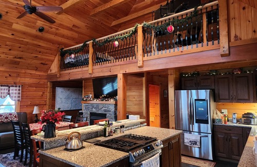 White Haven Cabin | Your Perfect Mountain Getaway! Relax at "Lost and Found" Quiet Secluded Peaceful