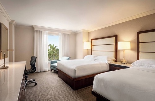 Park Shore Hotel | Your Search for the Perfect Stay Ends Here! 2 Units, Outdoor Pool, Free Parking!