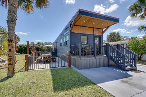 0.5 Mi to Rodeo & Events! River Ranch Tiny Home