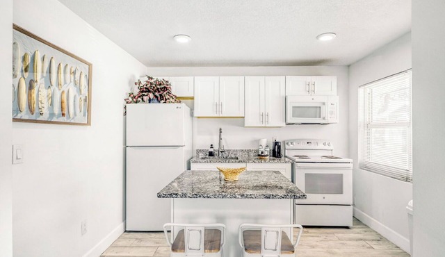 1-bedroom apartment near the beach Melbourne with AC