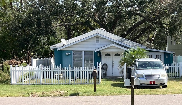 1 bedroom house; central air; dog friendly; great location