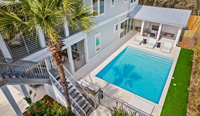 1 Min. to Beach. Private Pool, LSV, Outdoor Fireplace, Elevator -Must See!