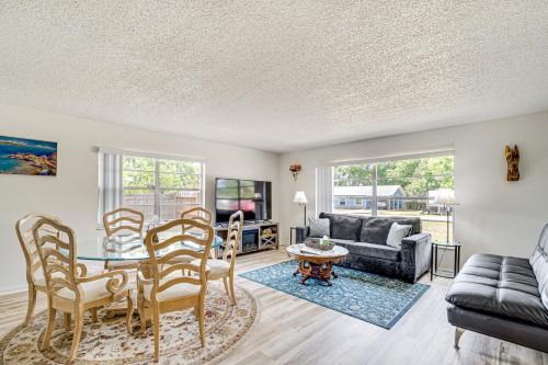 10 Mi to Dtwn Ocala: Dog-Friendly Home w/Fire Pit