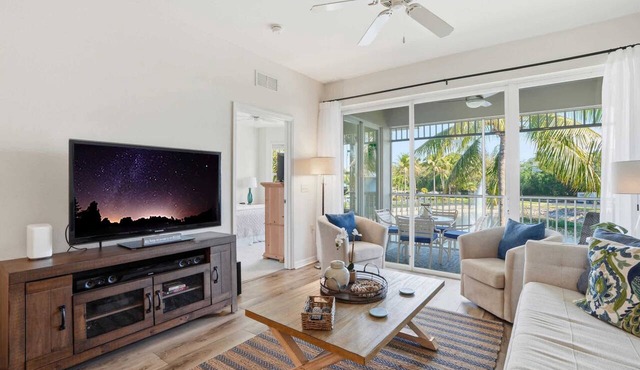 1021 - Beautiful Lake and Fountain Views Sleeps 6