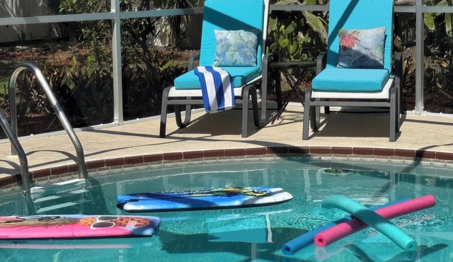 119/n from 169/n June, Bonita Springs, Private, Pool, Hot tub, 5 min. to Beach !