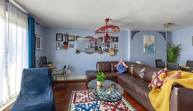 15 minutes from Manhattan, free street parking