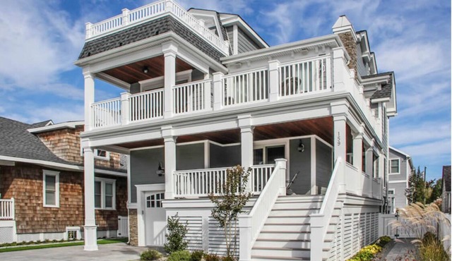 159 26th Street - Spacious home in the heart of Avalon, two blocks to beach.