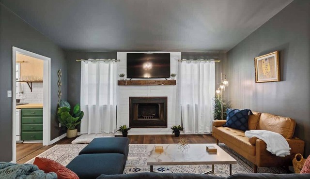 1920s retro house w/fire pit & wet bar