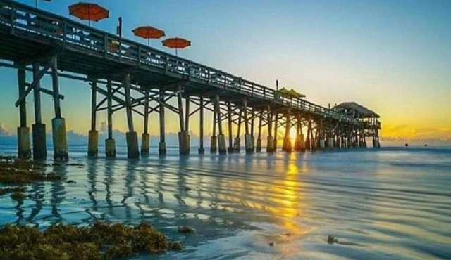 1B/1B 2 blocks the Beach, near downtown Cocoa Beach
