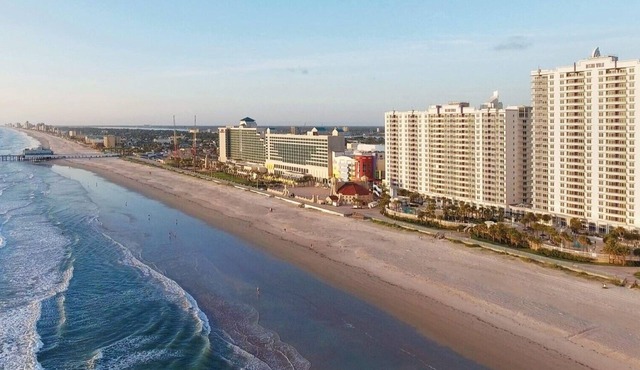 1BD/Daytona - Oceanfront Resort w/Pools, Nearby Attractions and Beaches!