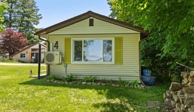 1BR Cozy Cabin- Small walk from Chippewa Lake
